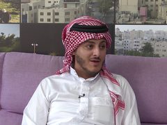 الشاعر حذيفة الهذالين من مدينة الخليل يبدع في كتابة الشعر النبطي