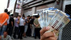 أبو عيشة: يفترض أن تصرف الحكومة راتبا كاملا للموظفين الشهر المقبل