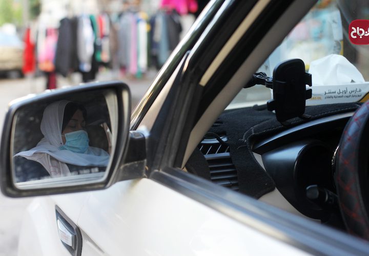 نائلة أبو جبة .. سائقة تكسي لتوصيل السيدات فقط في غزة