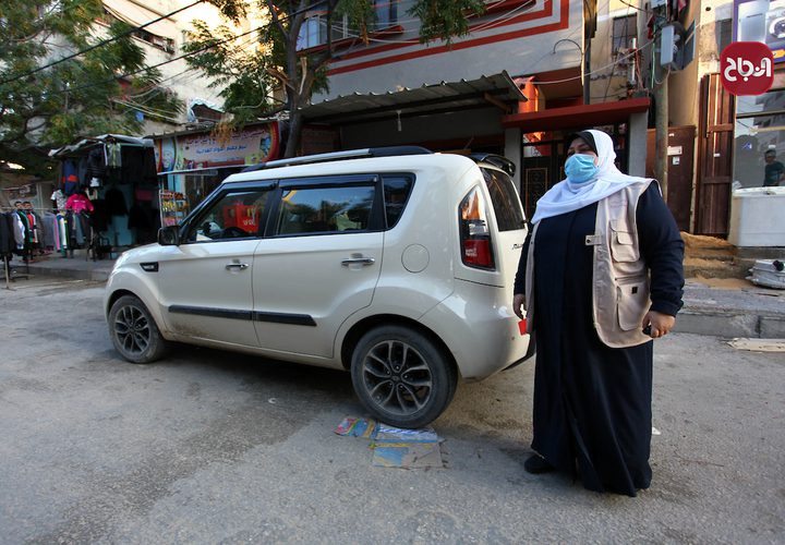 نائلة أبو جبة .. سائقة تكسي لتوصيل السيدات فقط في غزة