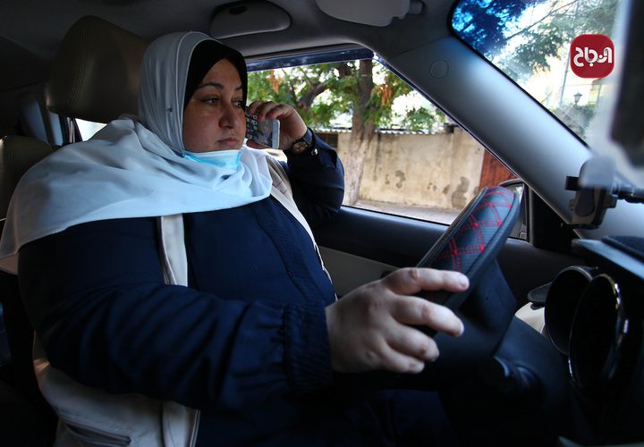 نائلة أبو جبة .. سائقة تكسي لتوصيل السيدات فقط في غزة