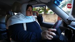 نائلة أبو جبة .. سائقة تكسي لتوصيل السيدات فقط في غزة