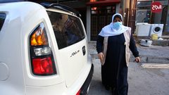نائلة أبو جبة .. سائقة تكسي لتوصيل السيدات فقط في غزة