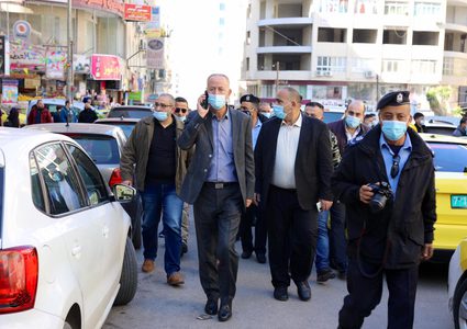 الأجهزة الأمنية خلال جولة في نابلس لمتابعة تطبيق البروتوكول الصحي