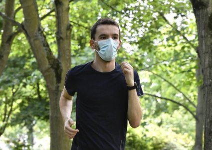 ما هي خطورة ارتداء الكمامة خلال الرياضة ؟