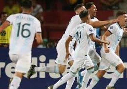 الأرجنتين تحقق انتصارا على البيرو