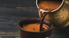 ما هي خطورة شرب القهوة على معدة فارغة ؟