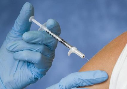 خبراء: لقاح الإنفلونزا يقلل خطر الوفاة بأمراض القلب