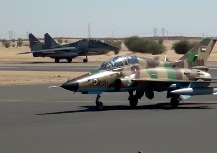 السودان يعلن عن نوعية مقاتلاته التي ظهرت مع الجيش المصري