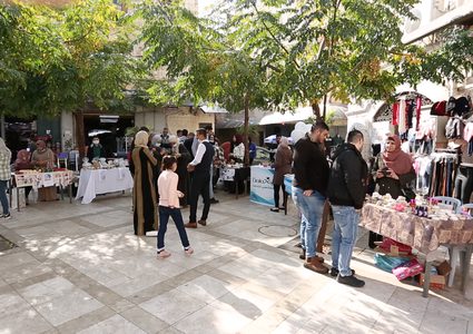 سوق خان تشرين.. واجهة لعرض الصناعات اليدوية
