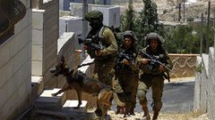 الاحتلال يداهم منزلين في مدينة الخليل