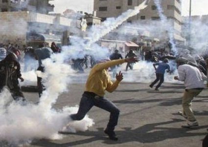 الخليل: إصابة طفل بالرصاص معدني خلال مواجهات مع الاحتلال