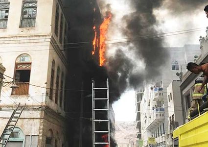 حريق في محل تجاري وسيارة بقرية كابول