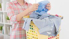 كيف يمكن إزالة الدهان عن الملابس؟