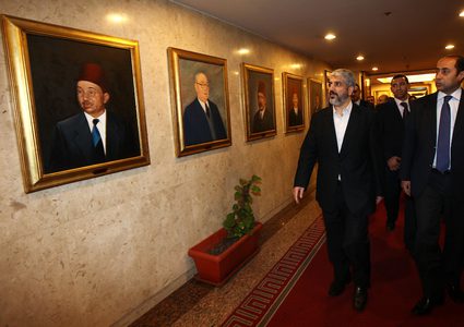 صحف تسلط الضوء على طموح مشعل للعودة لرئاسة حماس مجدداً