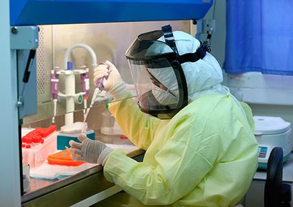 الخياط : التحدي الحقيقي يكمن بتوفير لقاح كورونا وتخزينه