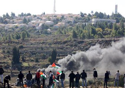 الاحتلال يقتحم مخيم عين السلطان ويداهم منزل أمين سر "فتح"