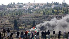 الاحتلال يقتحم مخيم عين السلطان ويداهم منزل أمين سر "فتح"