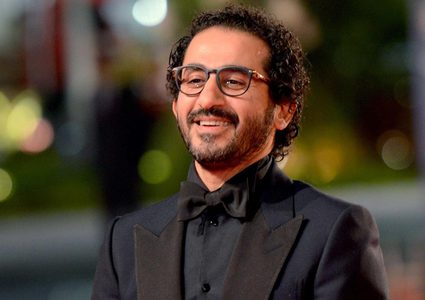 أحمد حلمي يسخر من تصوير منى زكي