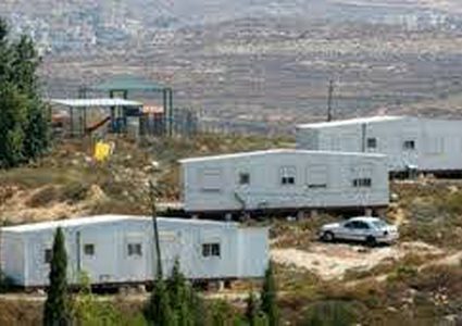 مستوطنون يضعون بيوتا متنقلة جنوب نابلس