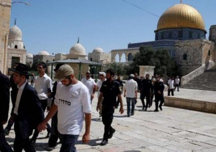 مستوطنون يقتحمون المسجد الأقصى