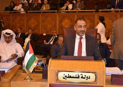 العكلوك يحذر من معاناة الأسرى الفلسطينيين في سجون الاحتلال