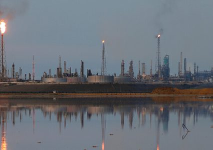 أسعار النفط تواصل مكاسبها بفضل آمال اللقاح وتوتر في منطقة الخليج