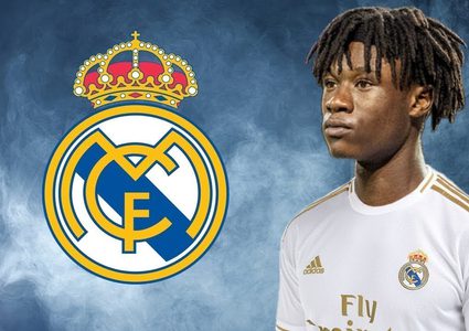 أشهر الوكلاء في عالم كرة القدم يتصارعون لضم إدواردو كامافينجا