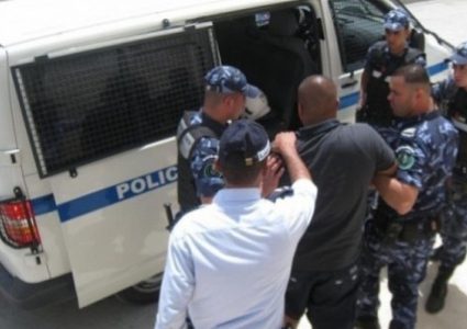 نابلس: القاء القبض على مطلوب بقضايا اتجار مخدرات