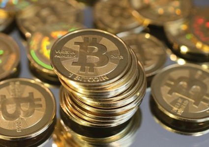 عملة "بيتكوين" تكسر حاجز 19000 دولارا لأول مرة