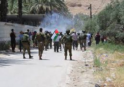 اصابات بالاختناق عقب قمع الاحتلال مسيرة في الأغوار