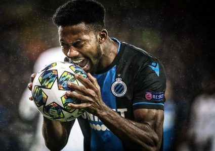 النيجيري دينيس يغيب عن مواجهة دورتموند بسبب "مقعد في حافلة فريقه"
