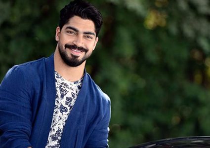 مينا عطا يرزق بمولودته الأولى