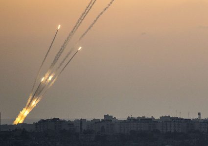 حماس تعد قانونا لمحاسبة مطلقي الصواريخ على "إسرائيل" بدون توافق