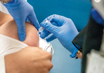 ابوظبي: اعفاء الحاصلين على لقاح "كورونا" من الحجر الصحي