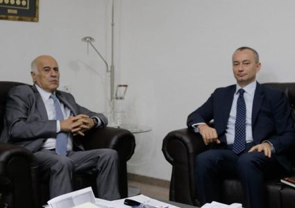 الرجوب يطلع ميلادينوف على آخر المستجدات