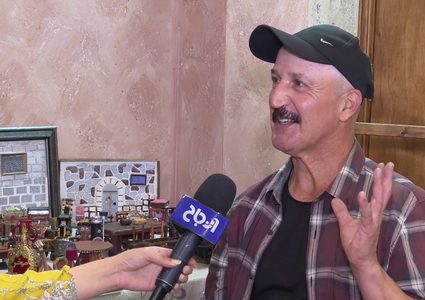 صخر النتشة من الخليل يعيد تدوير المواد باختلاف أنواعها