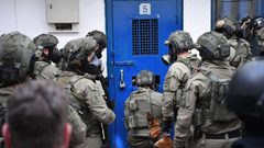 أبو بكر: الممثلين في سجن "عوفر" امتنعوا عن الحديث مع الإدارة