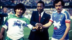 بلاتيني يعرب عن حزنه لوفاة مارادونا " ماضينا الذي يتركنا "