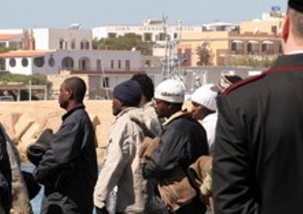 إعادة 19 تونسيا من ليبيا بإطار مكافحة الهجرة غير الشرعية