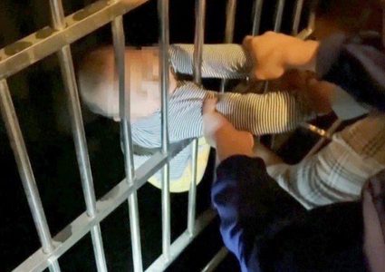 الصين.نجاة رضيع بأعجوبة بعد أن سقط من الطابق الثالث ‏عشر