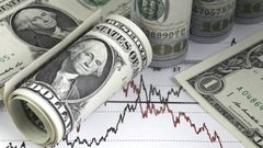 الدولار ينخفض وسط تحذيرات من مزيد من التراجع
