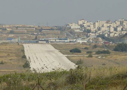 مخطط لتنفيذ بنية تحتية استيطانية على أراضي "مطار" القدس