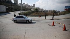 تطبيق الحظر الشامل في محافظة رام الله والبيرة للحد من انتشار "كورونا"

تصوير: حمزة شلش
