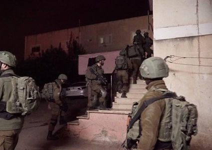 اعتقالات ومداهمات بالضفة