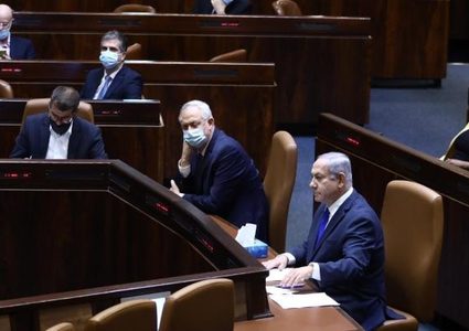 اتصالات بين الليكود و"كاحول لافان" لمنع الانتخابات