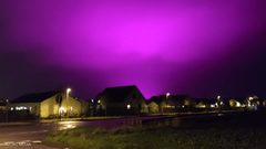 السماء البنفسجية تفجع بلد بأكملها