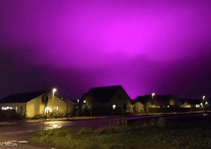 السماء البنفسجية تفجع بلد بأكملها