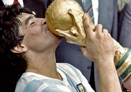 لن تصدق ثروة أسطورة كرة القدم الأرجنتيني