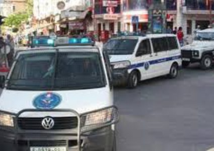 شرطة نابلس تقبض على مشتبه به بتزوير مخالفة والتشهير بالأمن
